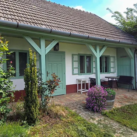 Fuege Major Apartment Balatonlelle Room photo